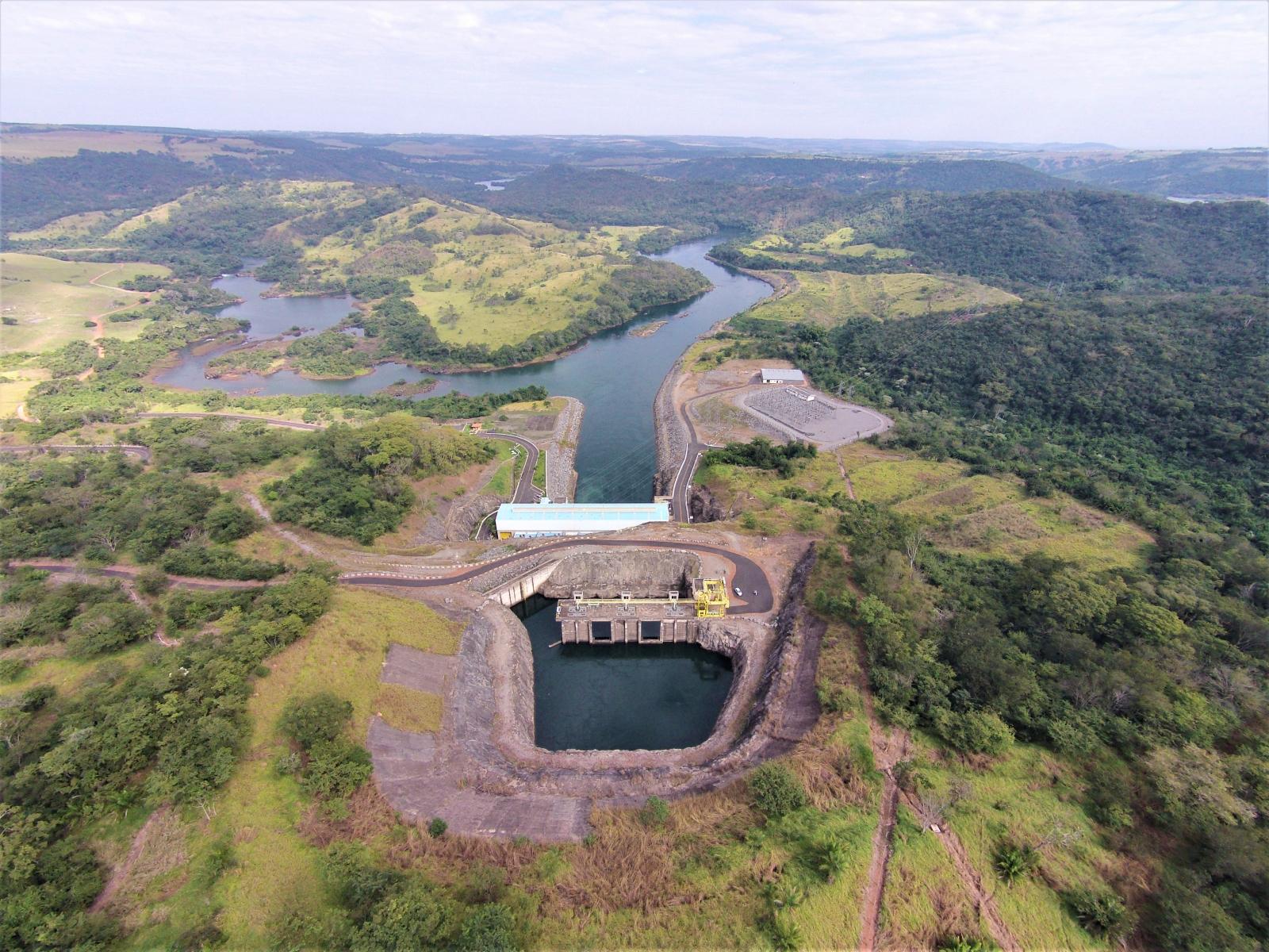 Aerial view of the Amador Aguiar hydroelectric power plant in Brazil, showing the dam, reservoir, powerhouse, and surrounding river landscape supporting large-scale renewable energy generation.