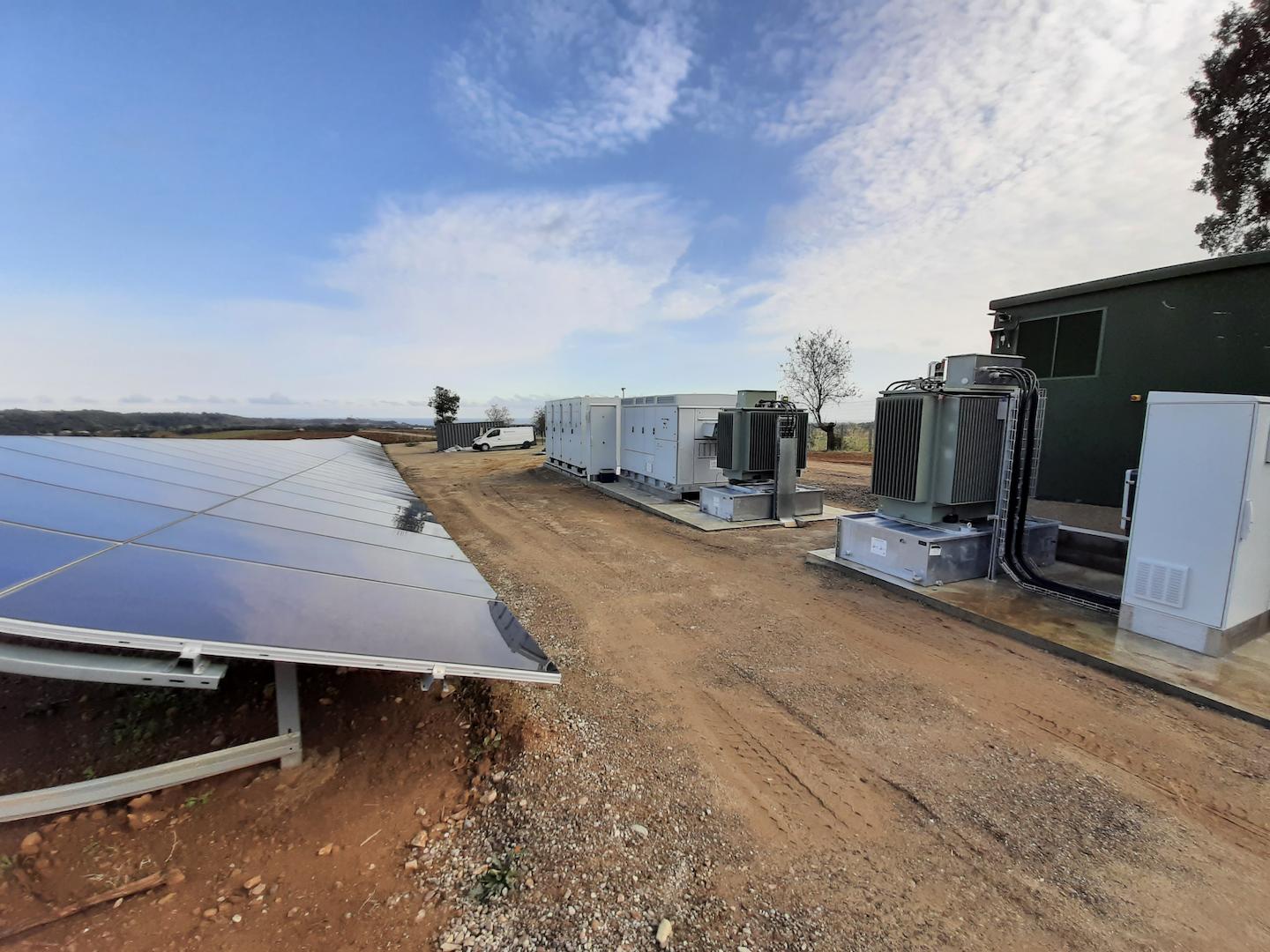 Hybrid solar power system combining photovoltaic panels with battery energy storage units