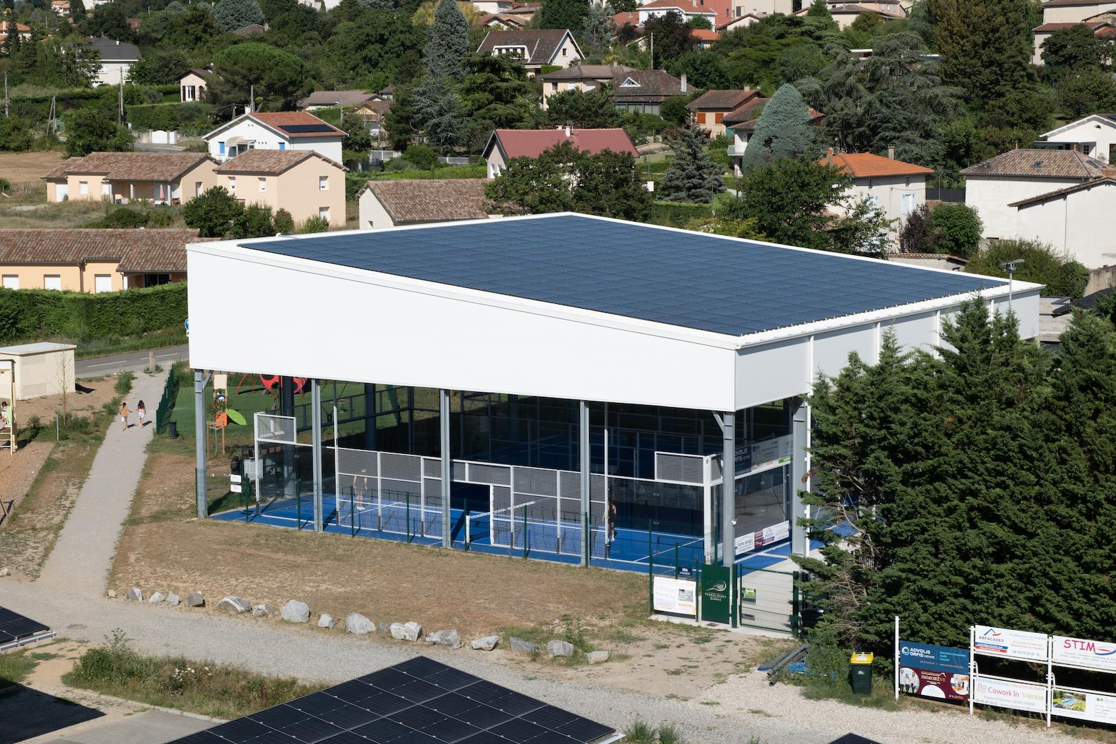 Rooftop photovoltaic installation on an industrial building in France