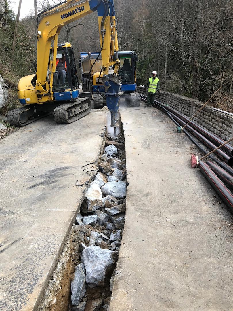 Reinforced trench excavation for underground transmission cables with formwork and safety supports in place