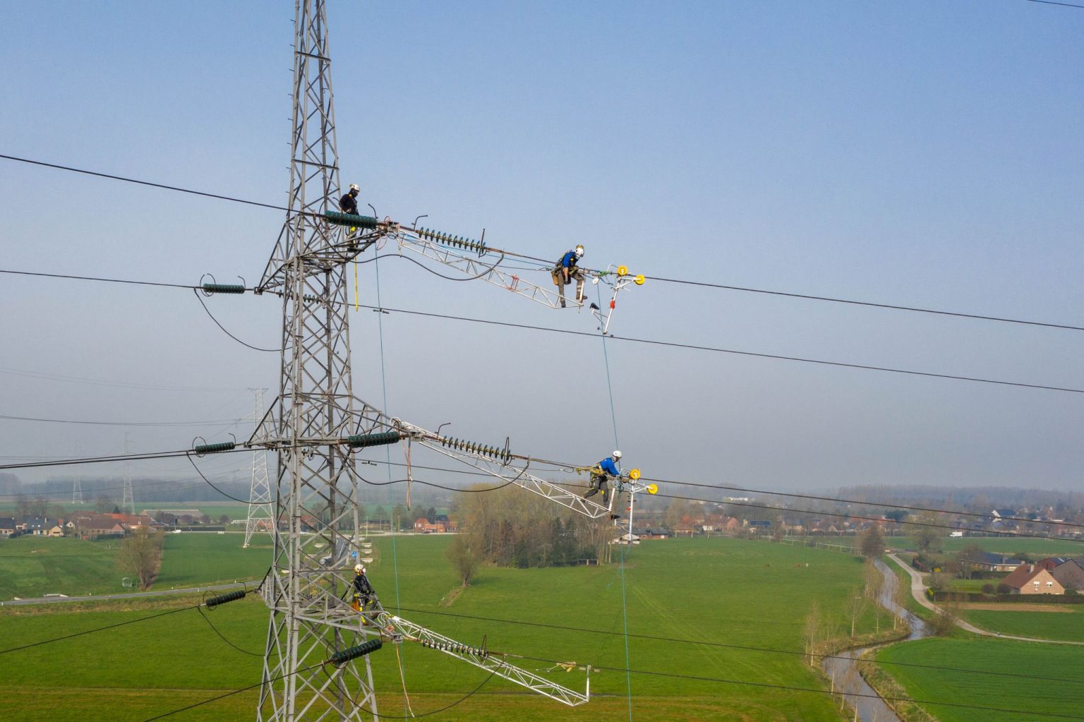 Bird markers on highvoltage overhead lines in Belgium Omexom