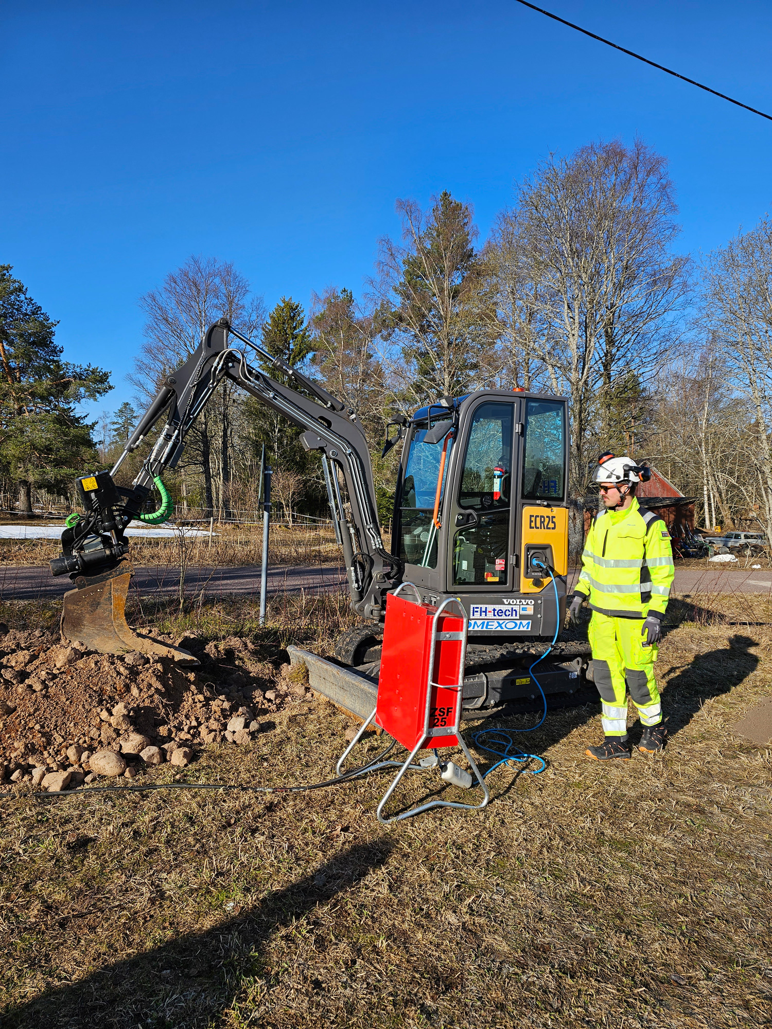 Worker and digger in Sweden on environmental initiative for distribution project